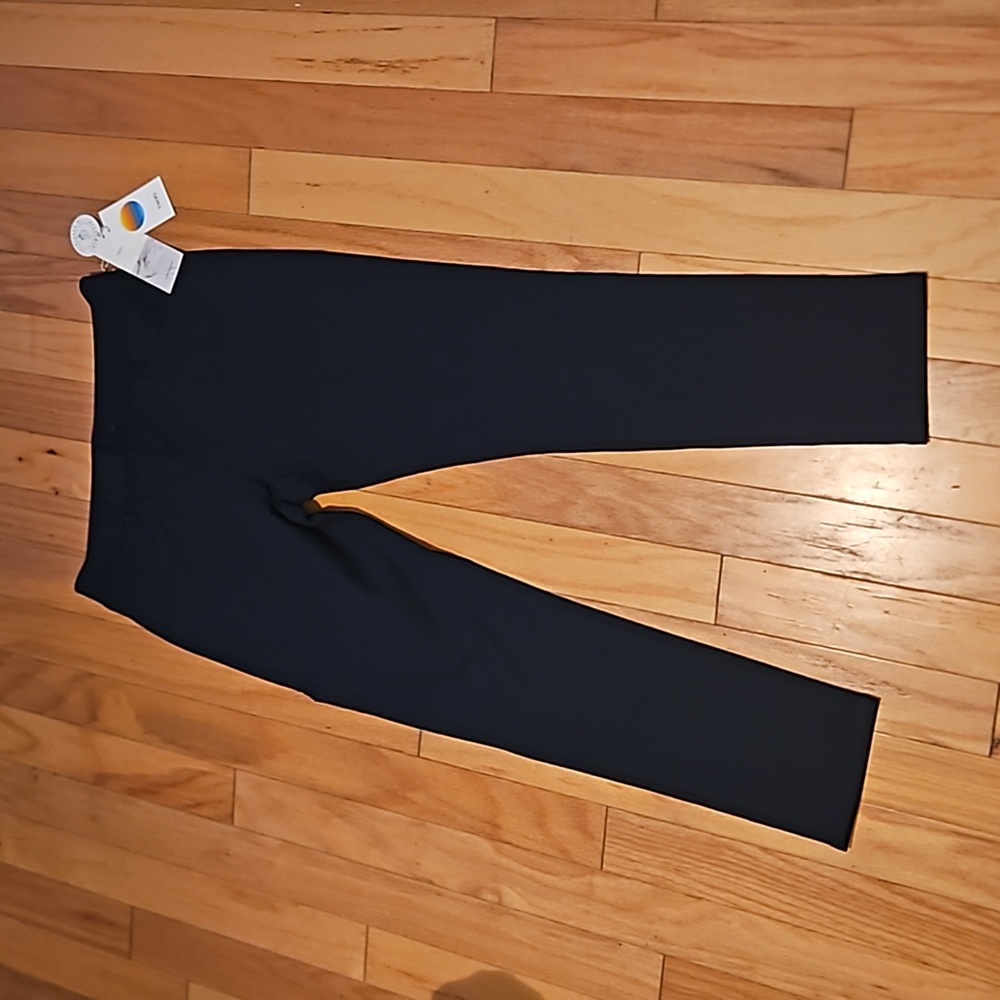 NWT Men's Vuori "Meta Pant-Short" in color "Ink" & size W 32" L 30"